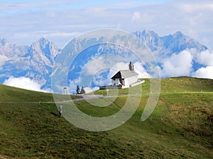 Alpes capilla montanas, nubes oriental Alpes de acuerdo a de Tirol 